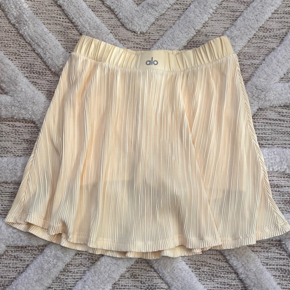 ALO Yoga Dresses & Skirts - ALO Yoga Micro Plisse Skirt Lemon Ice aka Candlelight XXS Built-In Shorts Rare